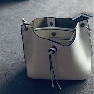 Women’s hand bag